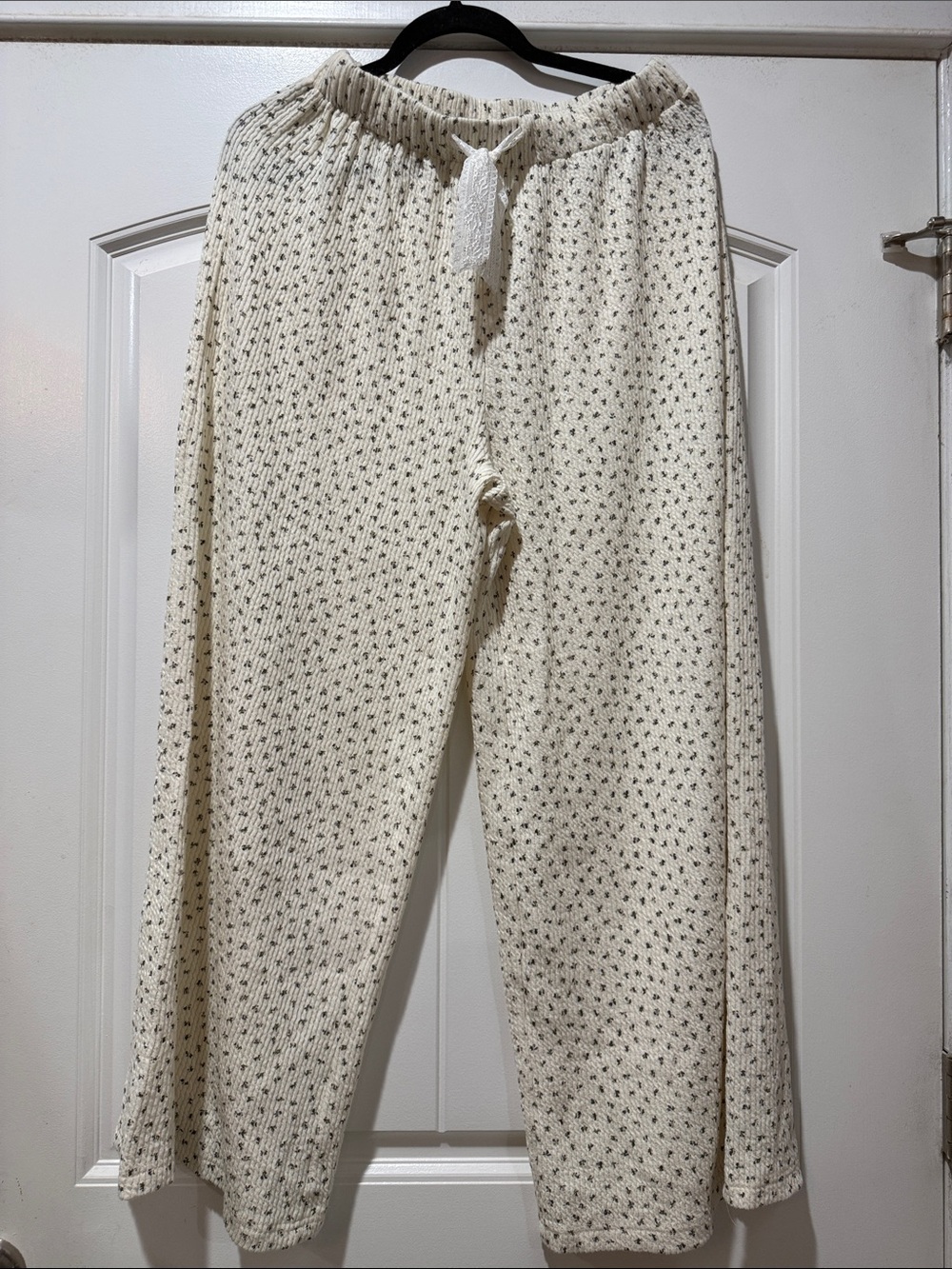NWOT. POL Cream Waffle-Knit Pants with Flowers